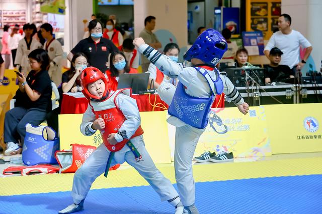 苏州举办跆拳道公益赛,深受青少年喜爱