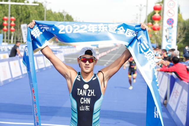 2022中国·黄河东营铁人三项赛鸣枪开赛