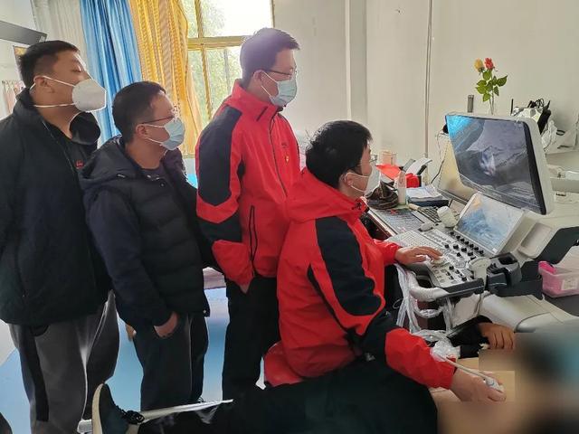 海拔4700米,这些上海医生在西藏搭建“生命之桥”