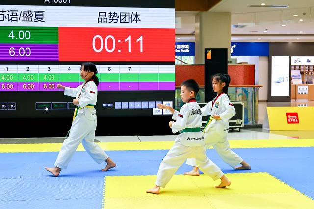 苏州举办跆拳道公益赛,深受青少年喜爱