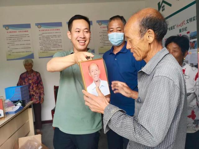 真美!她们穿上旗袍,惊艳了全村……