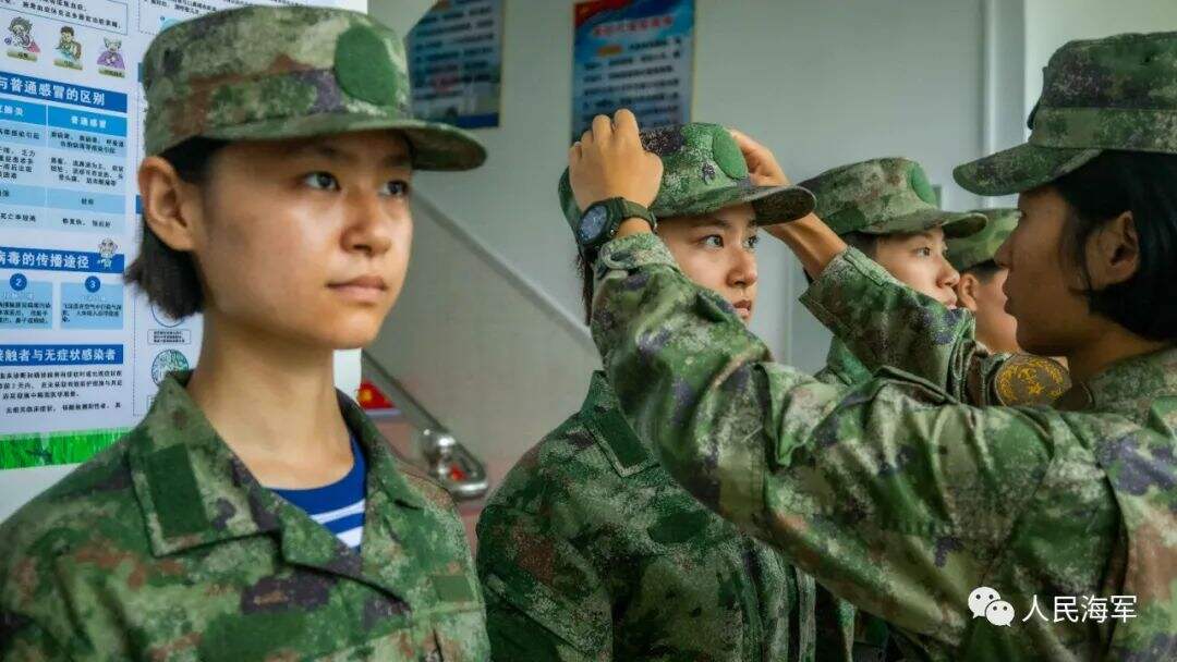 双胞胎姐妹，一同进了海军陆战队！