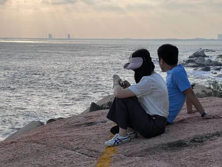 “太空级”浪漫！90后航天人在梦天发射现场求婚