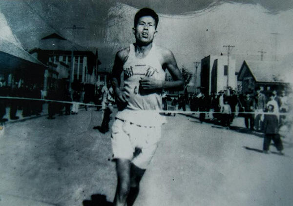 “中国马拉松第一人”去世 其传奇仍在激励中国跑者