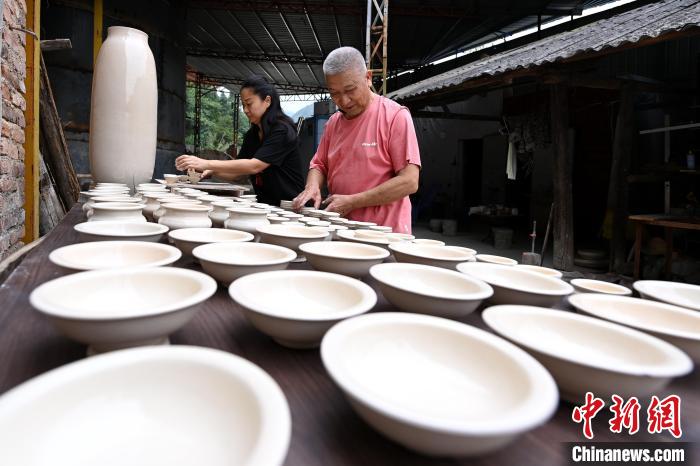 复原百年技艺 这位七旬“超级粉丝”让漳窑重生