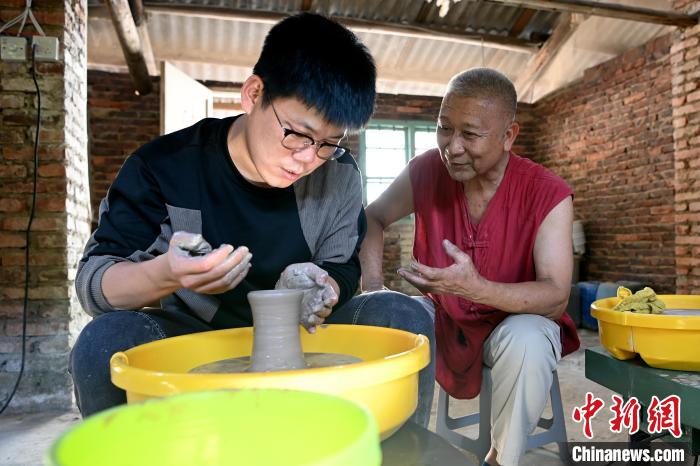 复原百年技艺 这位七旬“超级粉丝”让漳窑重生