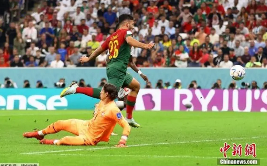 本届世界杯首个“帽子戏法”诞生，葡萄牙晋级八强