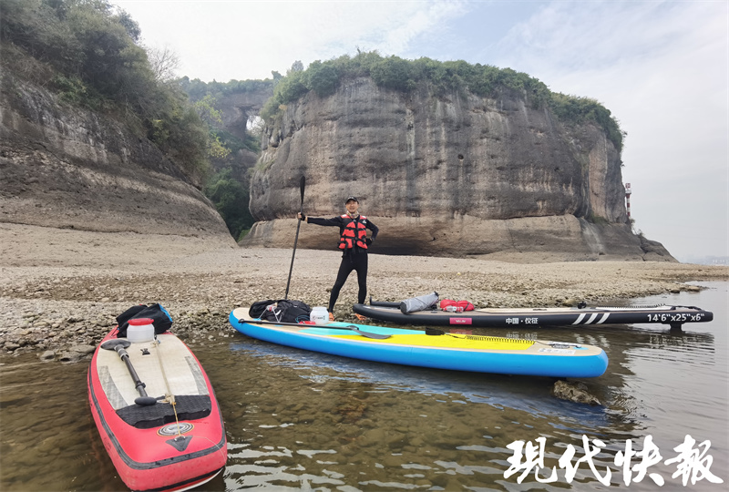 一人一板一桨，扬州“桨板达人”勇漂万里长江