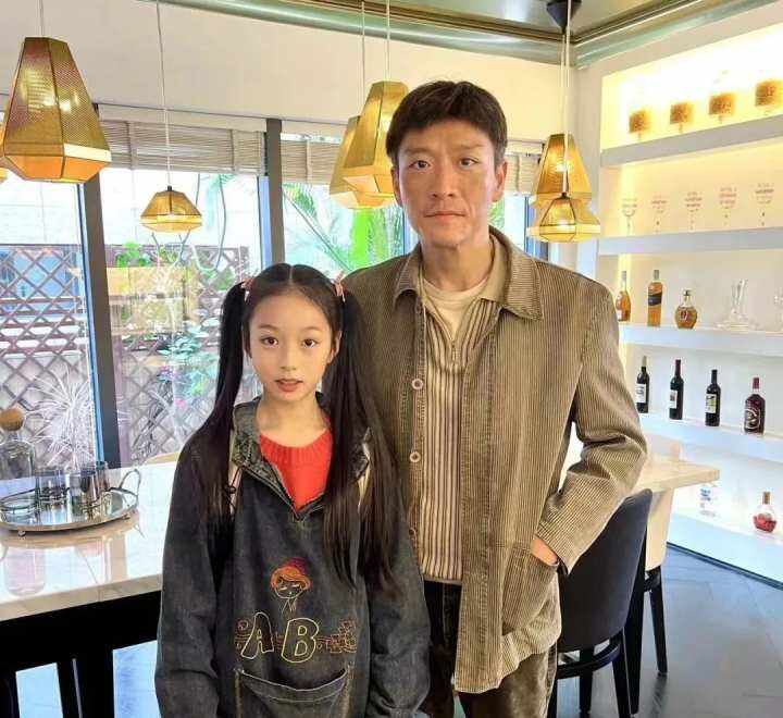 《狂飙》中的小黄瑶正在杭州读初一 未来想当职业篮球队员