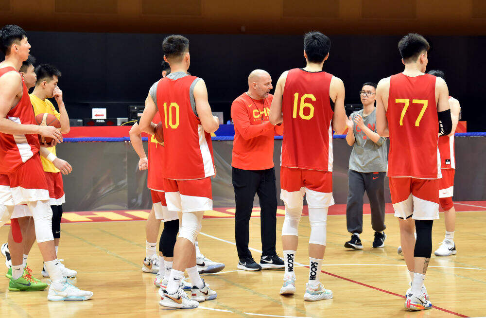 中国男篮今夜迎战哈萨克斯坦 队员盛赞新帅乔尔杰维奇