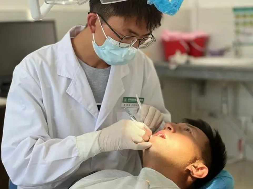 “90后”牙医李昊昊：“服务基层是我坚定的选择”