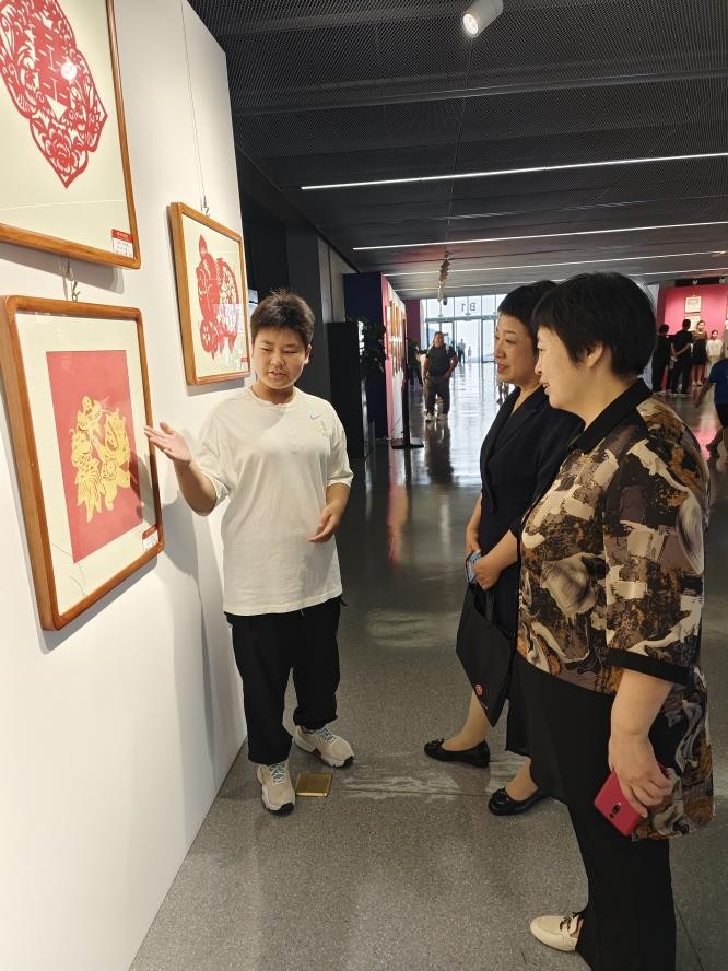 “城市的畅想——石家庄市青少年剪纸展”在石家庄城市馆开幕