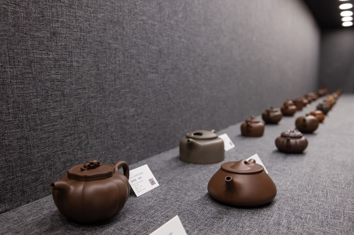 嘉德艺术中心展出“紫艺砂心——紫砂新青年五周年回顾展”