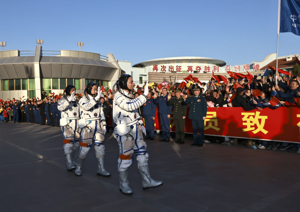 逐梦天宫启新程——写在神舟十七号载人飞船飞赴“天宫”之际