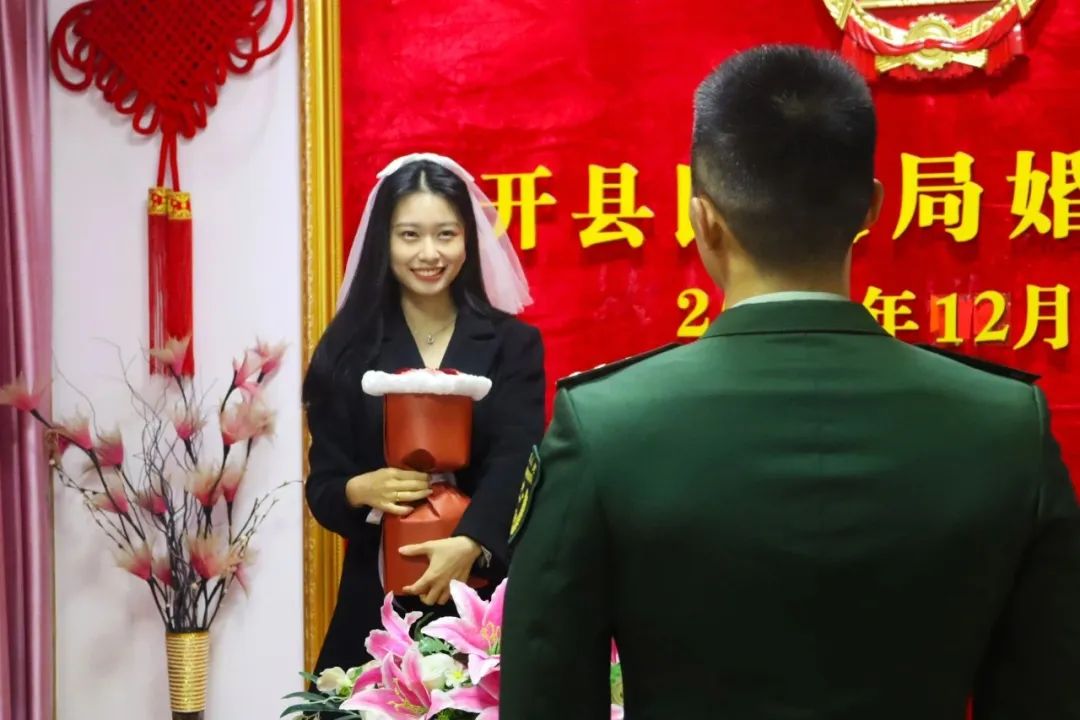 上午领证下午领奖！小两口的纪念方式绝了