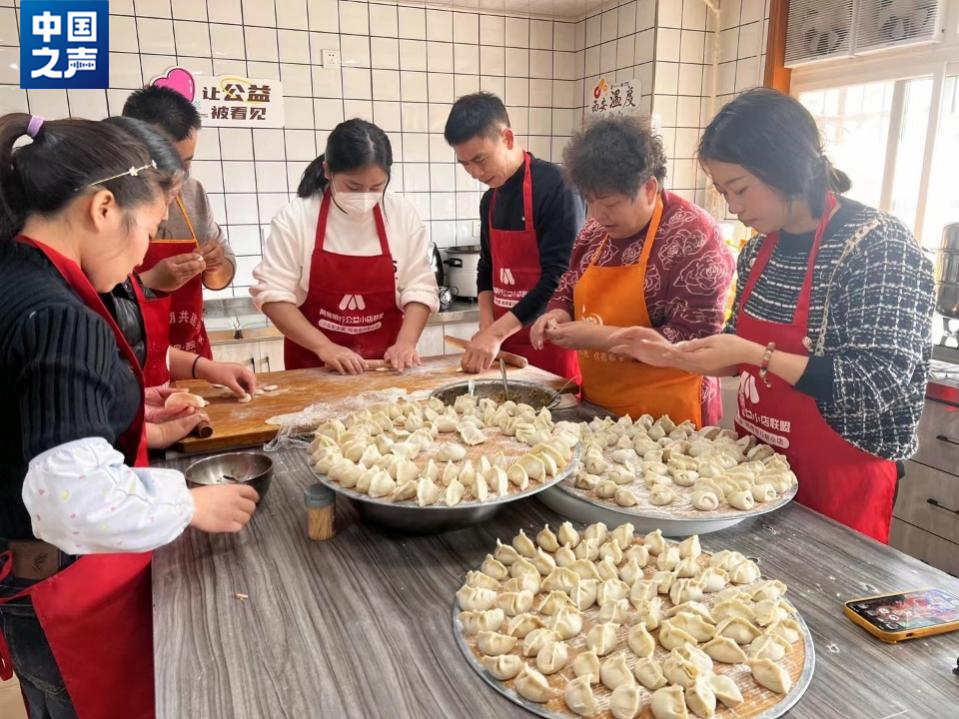 免费提供食宿！ 她是孩子们最好的“常妈妈”