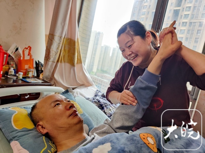 奇迹！10年不离不弃日夜照料 合肥一女子用爱唤醒“植物人”丈夫