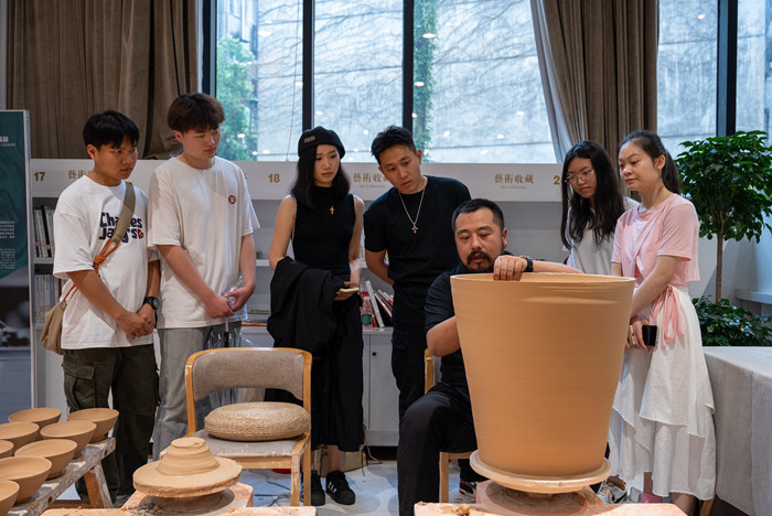 以瓷为媒，讲好陶瓷故事——景德镇国际陶瓷艺术双年展优秀作品巡展南昌开幕