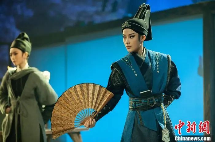 越剧女小生陈丽君：不担心自己红了就飘 请大家监督