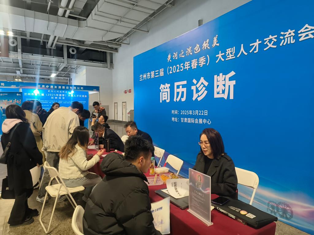 记者手记：毕业生春招市场里的就业“三变”