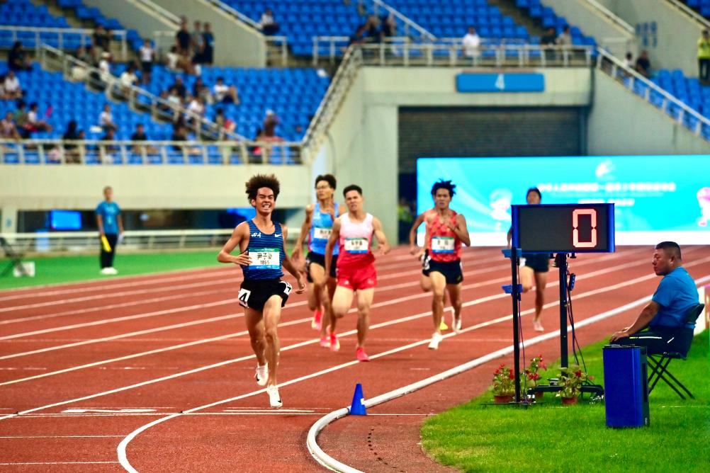 全国青少年田径运动会：多位选手加冕“双冠王”
