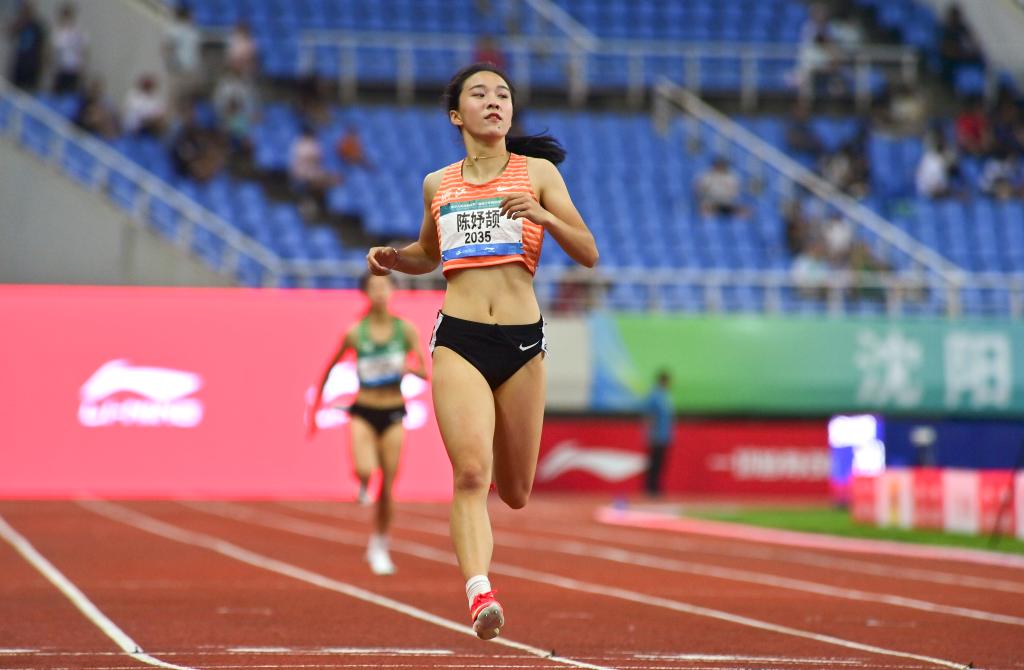 全国青少年田径运动会：多位选手加冕“双冠王”