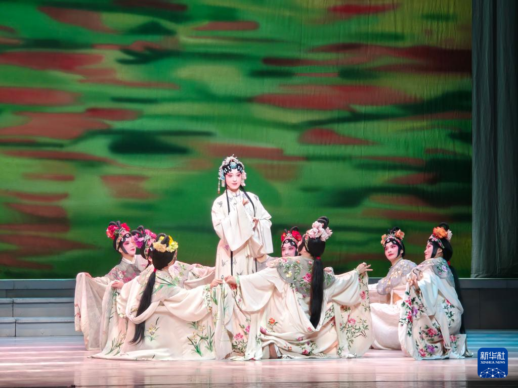 校园青春版《牡丹亭》在台首演 再掀昆曲热潮