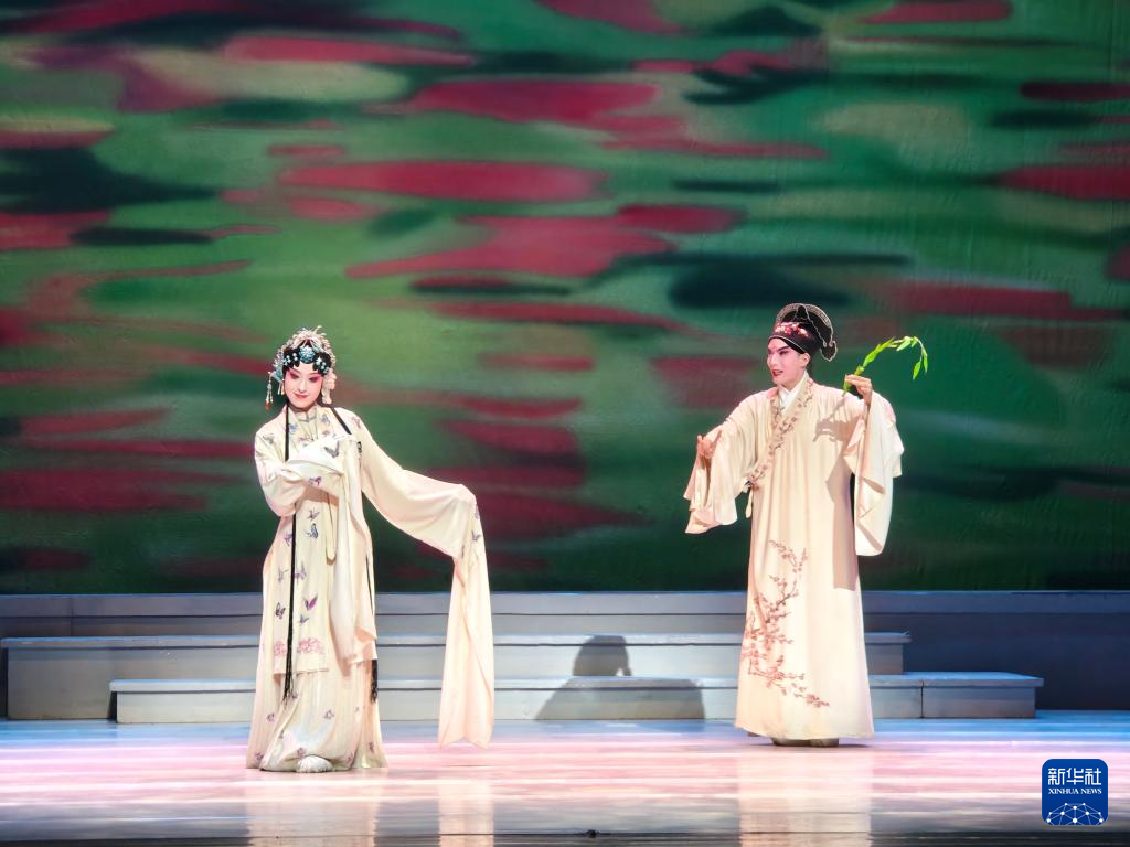 校园青春版《牡丹亭》在台首演 再掀昆曲热潮