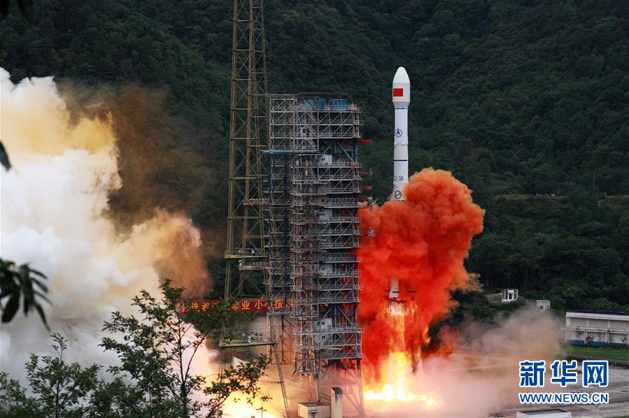 6月23日，我国北斗三号全球卫星导航系统最后一颗组网卫星在西昌卫星发射中心点火升空。新华社发（胡煦劼 摄