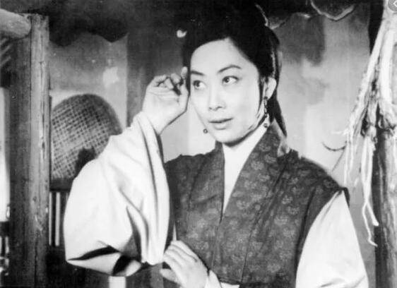 张大千泼彩《翠岭晴云》将拍卖,这幅画卢燕已珍藏多年