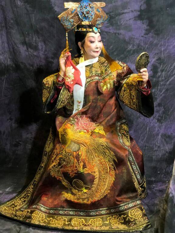 张大千泼彩《翠岭晴云》将拍卖,这幅画卢燕已珍藏多年