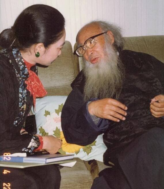 张大千泼彩《翠岭晴云》将拍卖,这幅画卢燕已珍藏多年