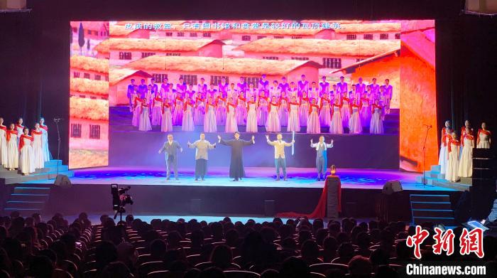 图为演出现场。　孙睿摄
