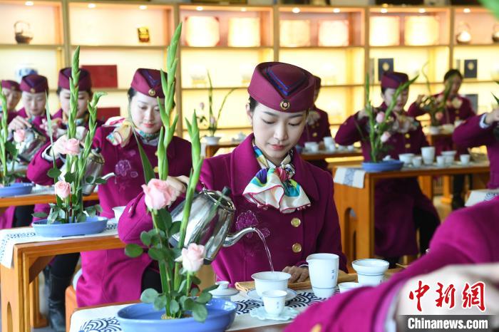 迎春运重庆“动妹”插花茶艺培训增强内在素养